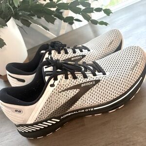 Brooks Adrenaline GTS 22 (Cushion/Support). GUC. Mens Size 13